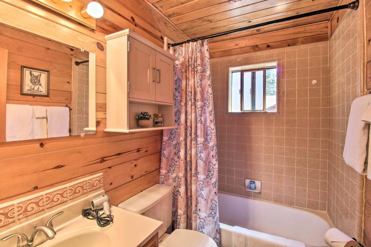 Pinetop-Lakeside Cabin With Deck Hike, Ski And Golf Bagian luar foto